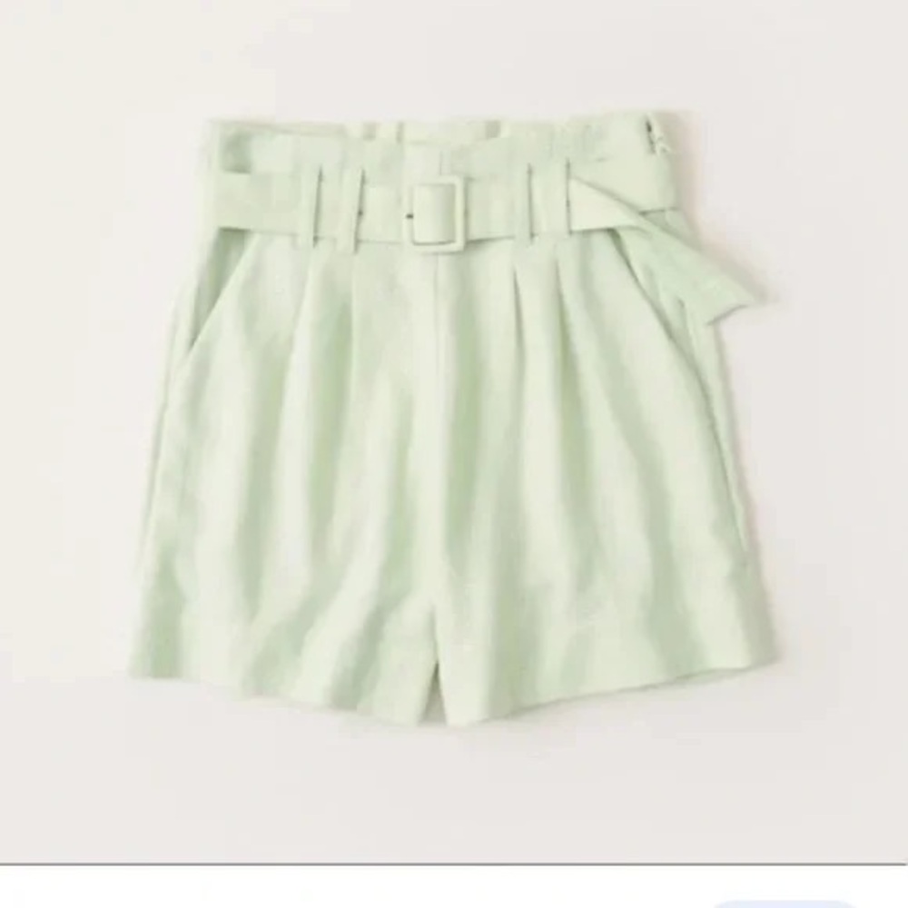 Abercrombie & Fitch High Waist Green Shorts with Tailored Silhouette